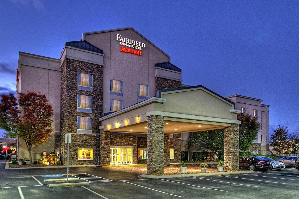 a hotel with a sign on the front of it at Fairfield Inn & Suites by Marriott Murfreesboro in Murfreesboro