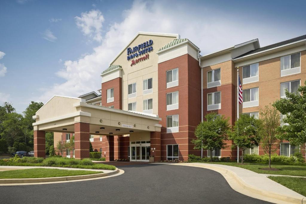 una representación de la parte delantera de un hotel en Fairfield Inn & Suites White Marsh en Baltimore