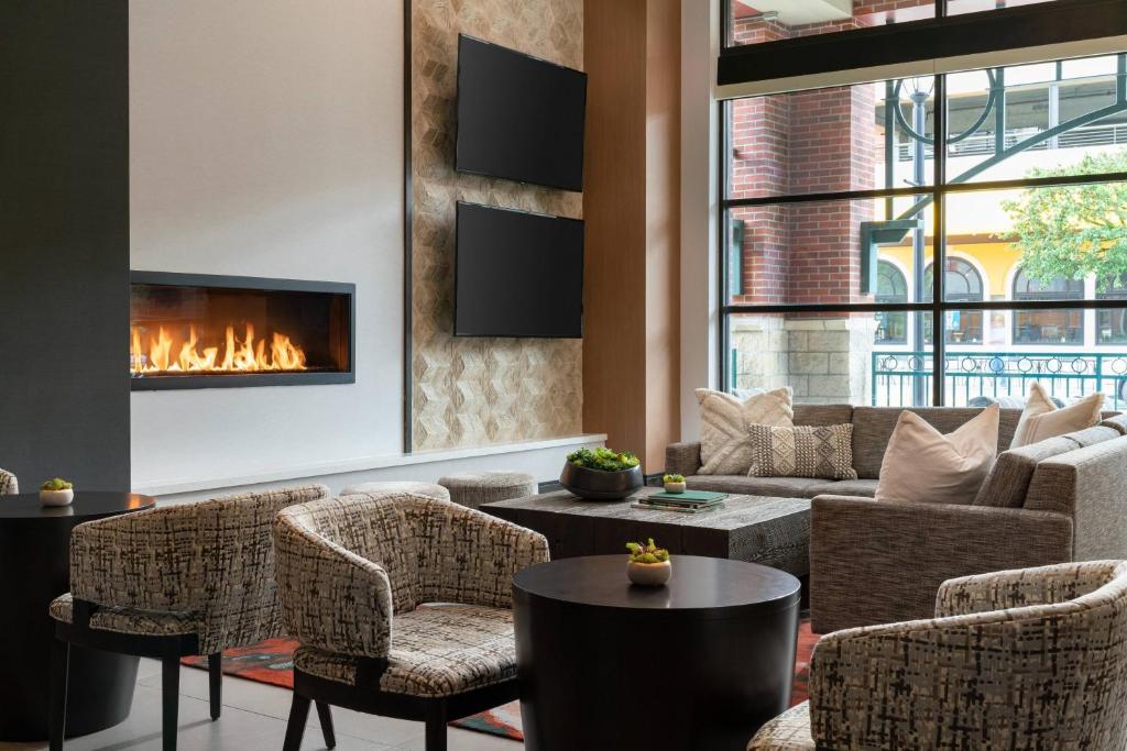 a living room with a couch and a fireplace at Seattle Marriott Redmond in Redmond