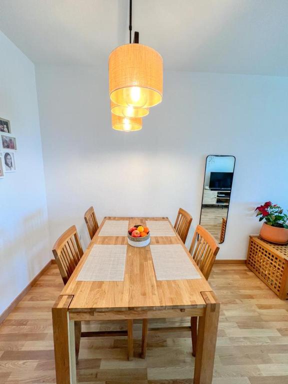 Zdjęcie z galerii obiektu Bright apartment with terrace, pool and beach w mieście Torremolinos