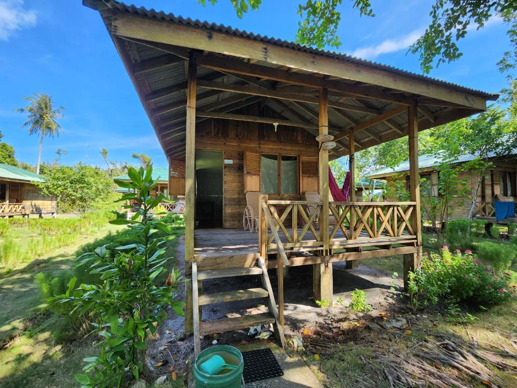 Zahrada ubytování MB Palambak Island Resort Pulau Banyak Aceh Singkil