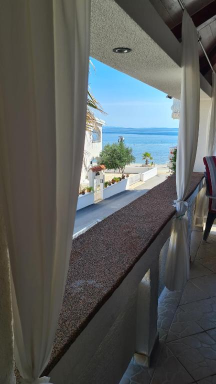 Fotografia z galérie ubytovania Apartment with a balcony and sea view - santek vo Viry