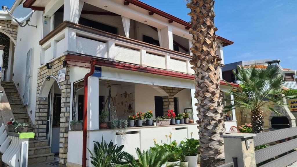 Fotografia z galérie ubytovania Apartment with a balcony and sea view - santek vo Viry