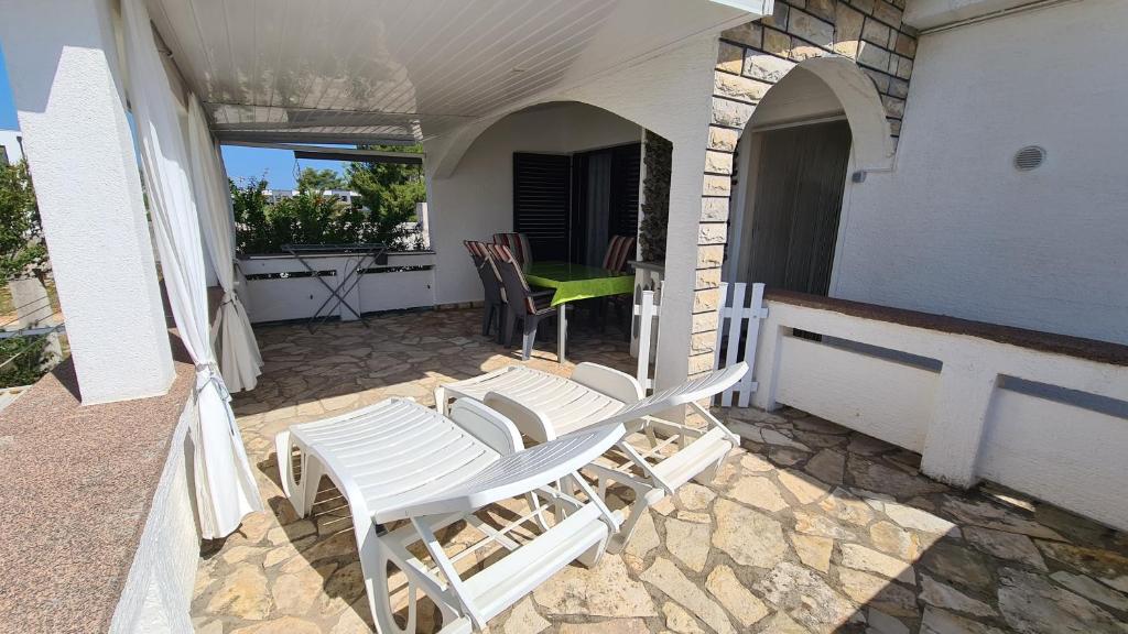 Fotografia z galérie ubytovania Apartment with a balcony and sea view - santek vo Viry