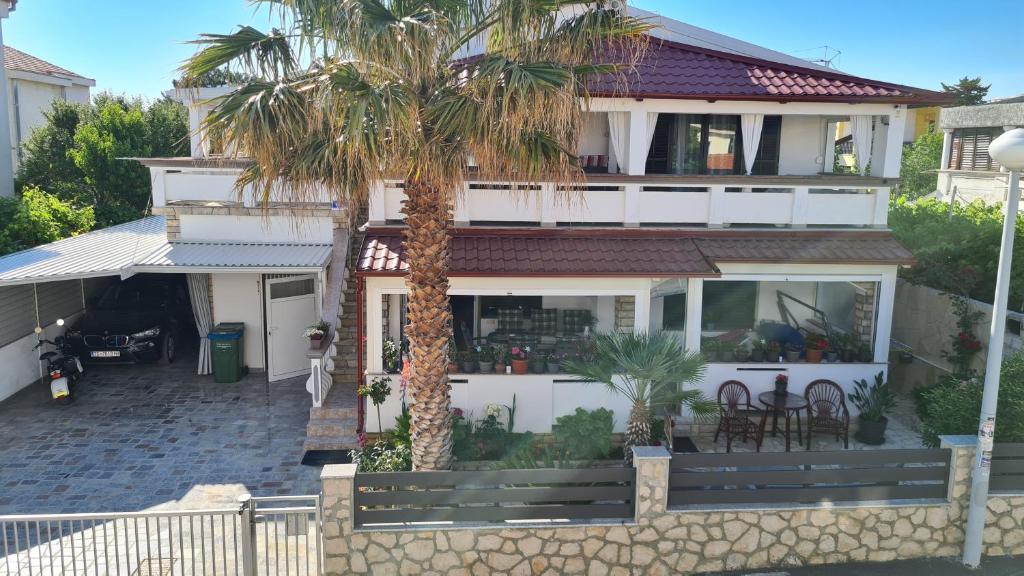 Fotografia z galérie ubytovania Apartment with a balcony and sea view - santek vo Viry