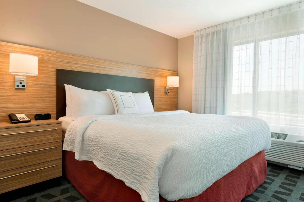 TownePlace Suites by Marriott Pittsburgh Airport/Robinson Township - Suite De Un Dormitorio Con Cama King