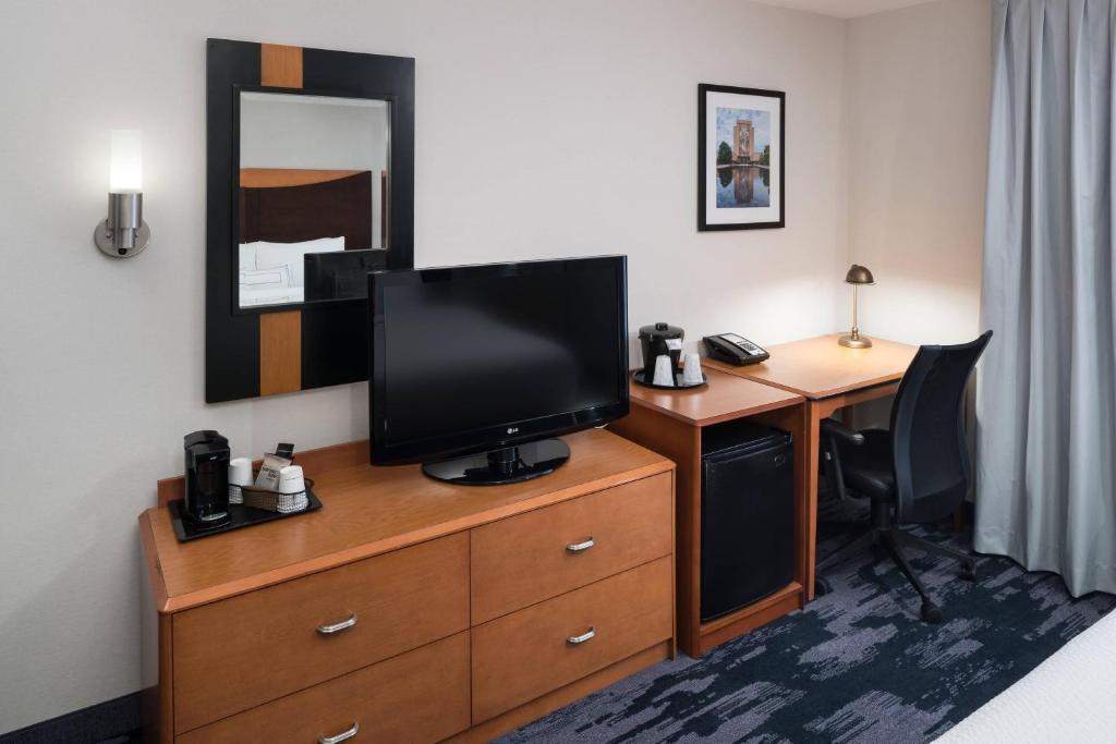 Fairfield Inn & Suites South Bend at Notre Dame - Room King Con Ducha Enrollada - Mobility Accesible