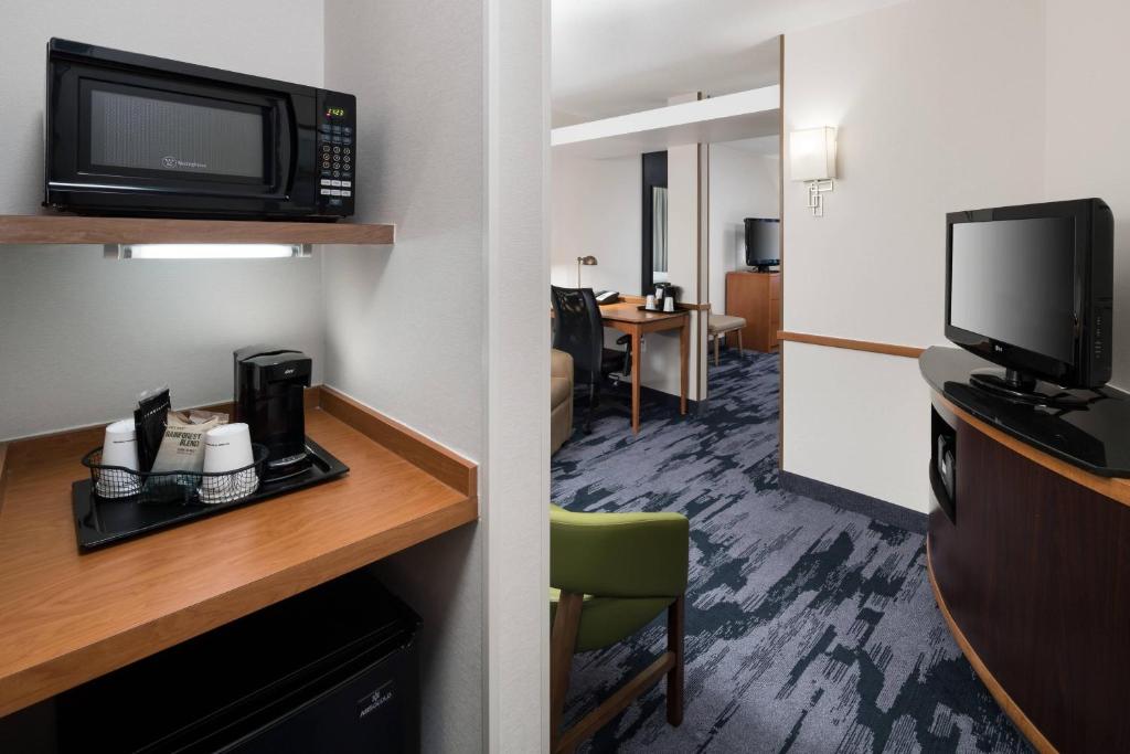 Fairfield Inn & Suites South Bend at Notre Dame - Queen Studio Met Bank Bed - Gehoor Toegankelijk