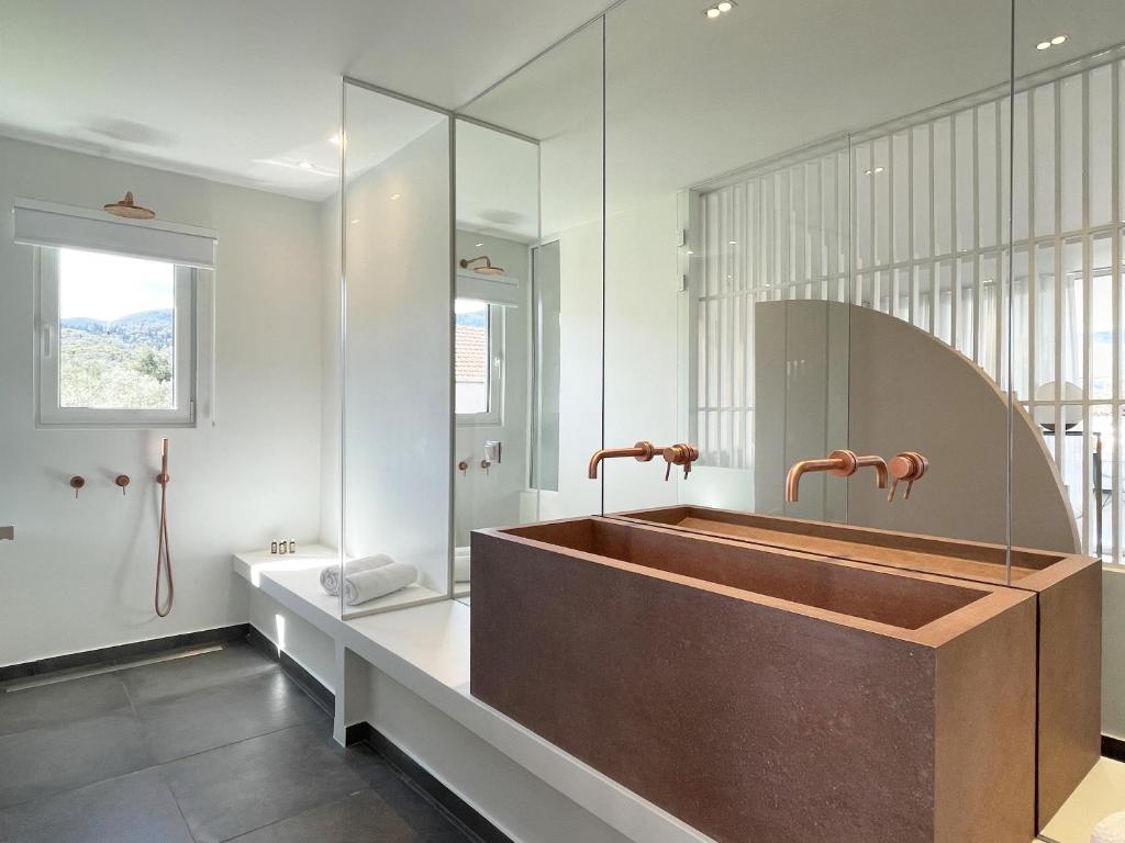 Thomais Boutique Hotelにあるバスルーム