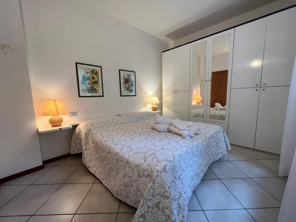 A bed or beds in a room at Casa Viale Amico - Giardino Privato