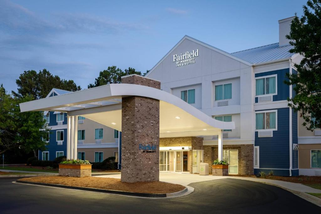 a rendering of the front of a hotel at Fairfield Inn & Suites Savannah Airport in Savannah