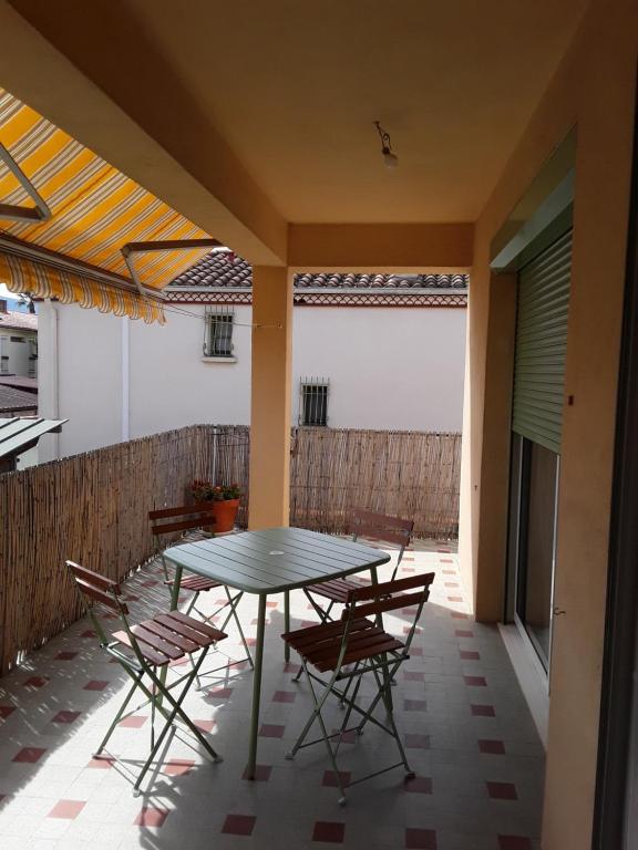 Μπαλκόνι ή βεράντα στο Chez Jo, Bages 66, Appartement 2 chambres avec terrasse
