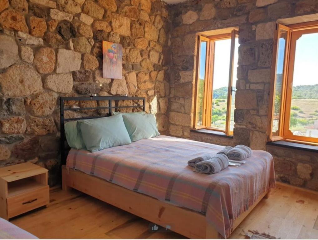 Łóżko lub łóżka w pokoju w obiekcie Hotel Room Close to Assos in Ayvacik