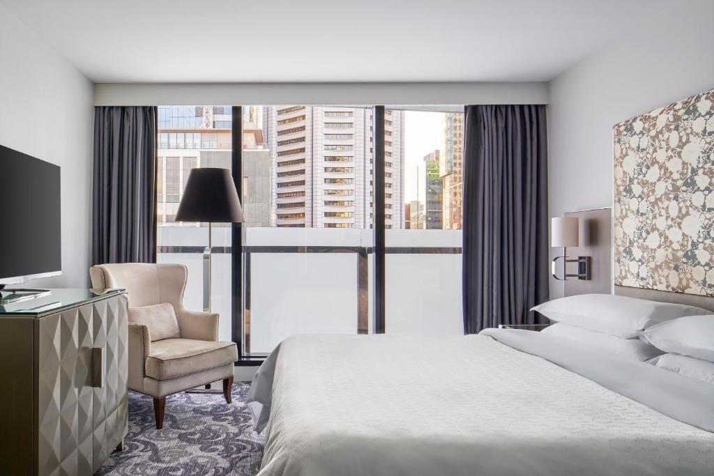 Postel nebo postele na pokoji v ubytování Sheraton Melbourne Hotel