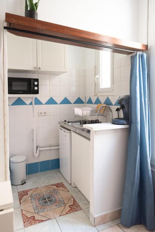 Kuchnia lub aneks kuchenny w obiekcie Bright studio located near Paris