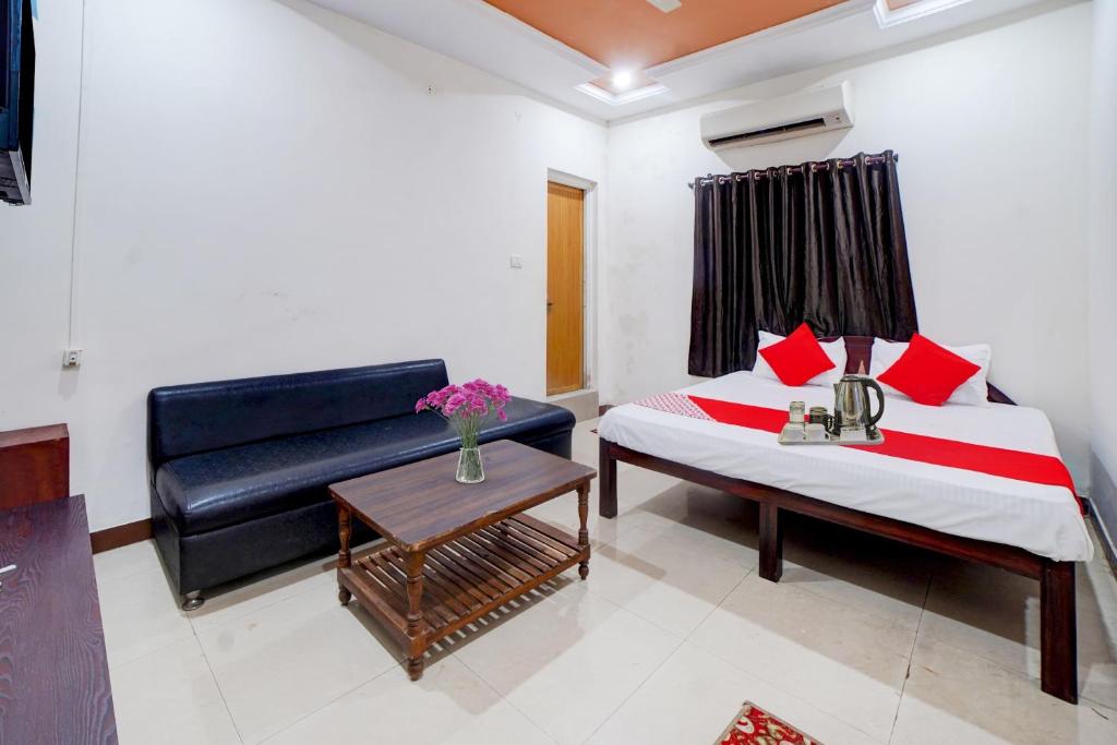 Flagship 92802 Hotel Golden Social Club - Housity