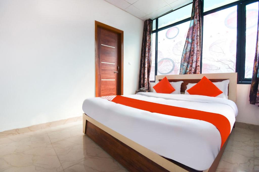 OYO 70648 Happy Living 22 23