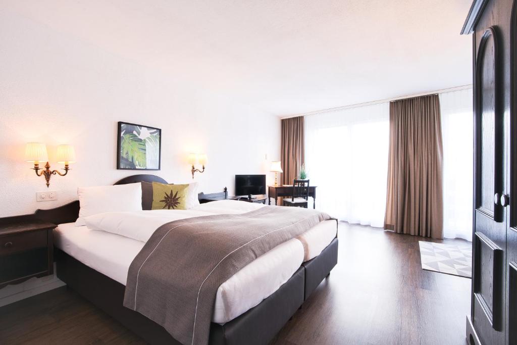Postel nebo postele na pokoji v ubytování Hotel Alpenhof