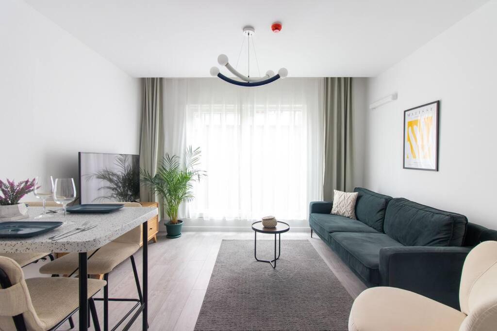 Tranquil & Modern 2BR Residence w Free Shuttle #39