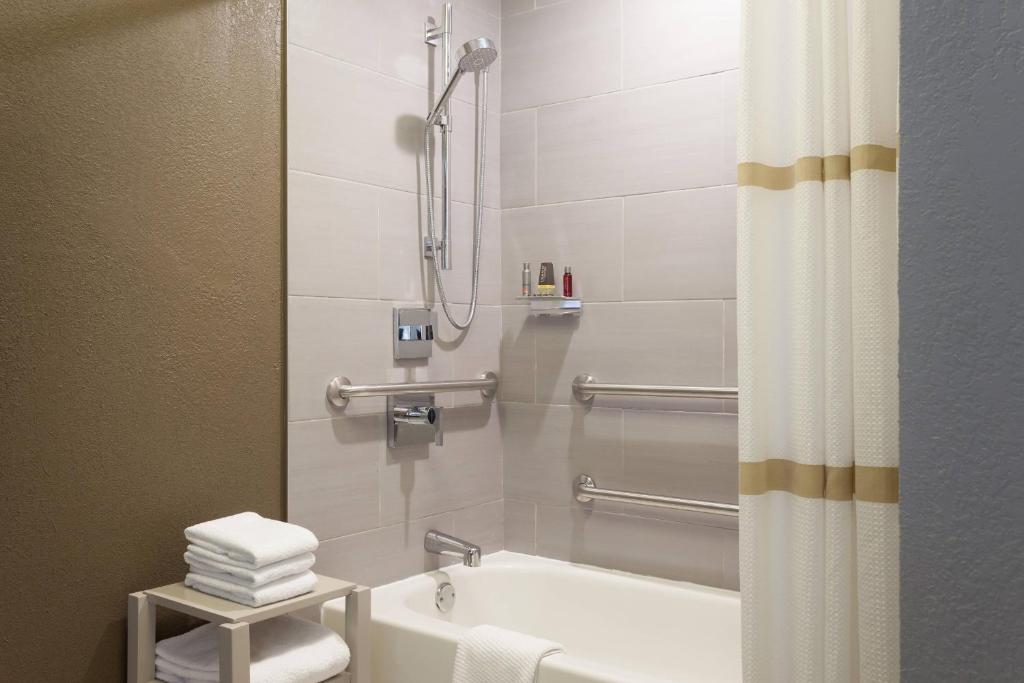 Marriott Savannah Riverfront - 