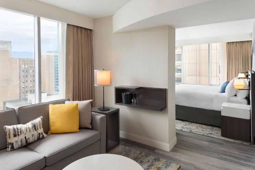 Delta Hotels by Marriott Vancouver Downtown Suites - Resim 27