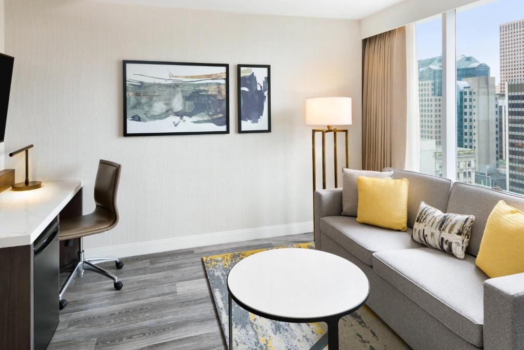 Posezení v ubytování Delta Hotels by Marriott Vancouver Downtown Suites