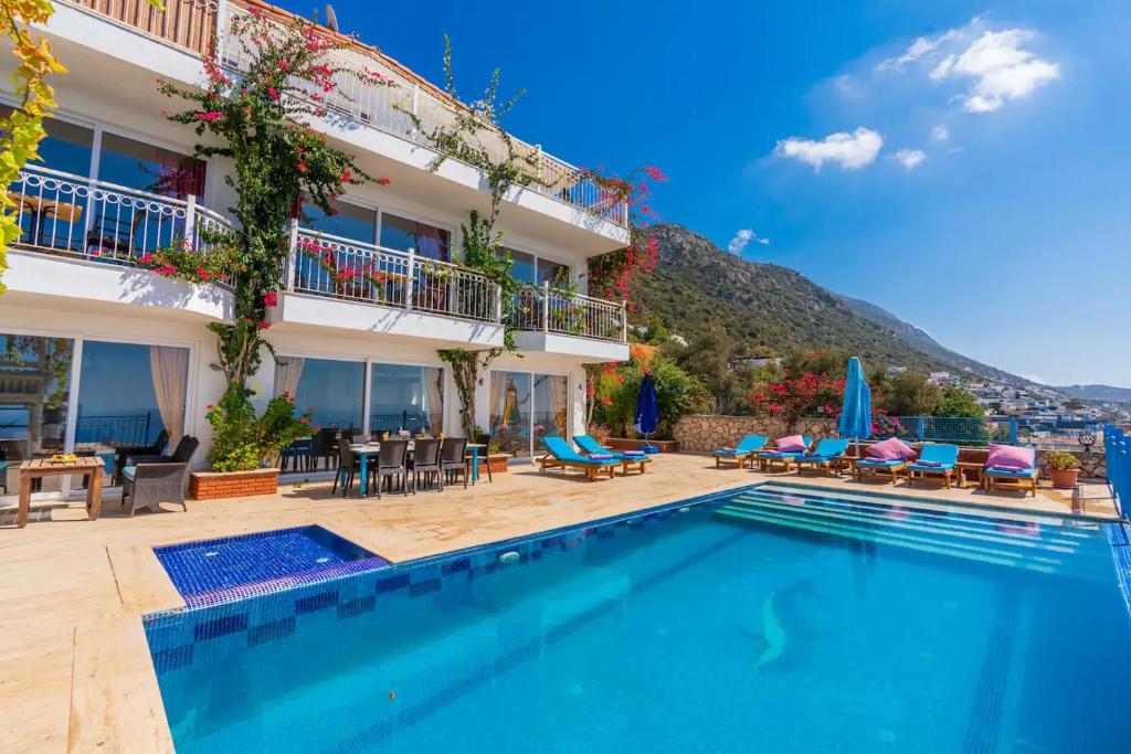 Private Pool Villa with Stunning View in Antalya, Kaş – AWZ 194