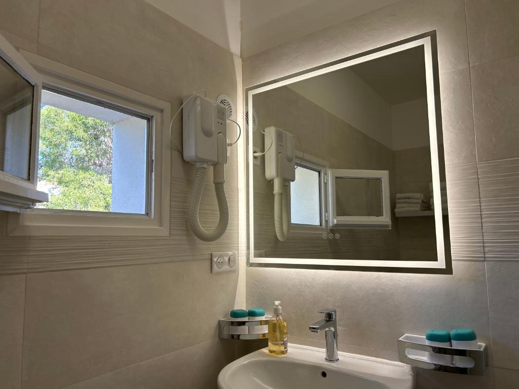 Koupelna v ubytování Hôtel Punta e Mare des Chambres ou des Appartements T2