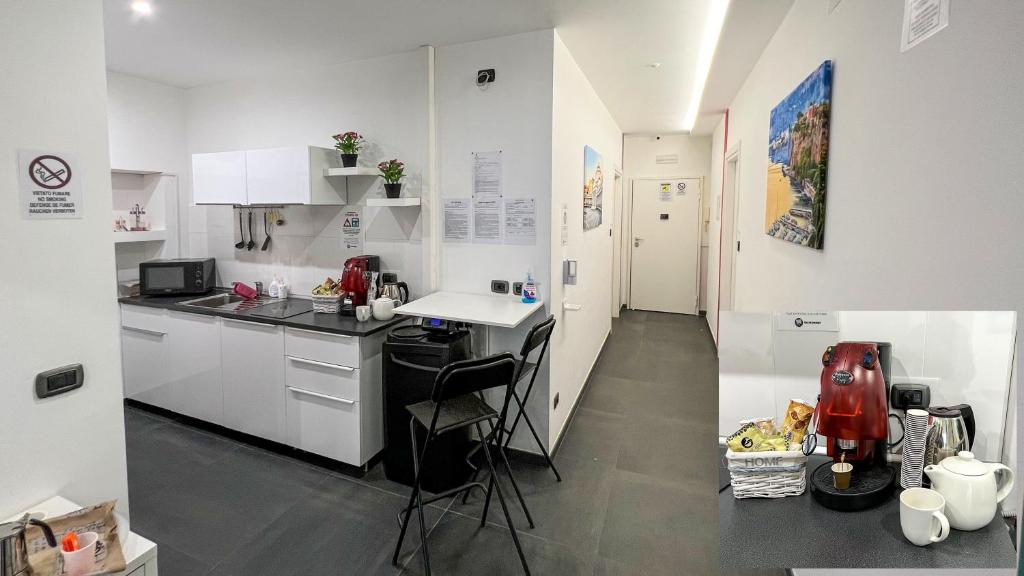 kuchnia z blatem i zlewem w obiekcie Soave Rooms w mieście Neapol