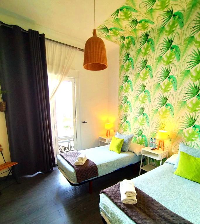A bed or beds in a room at Hostal Mafer