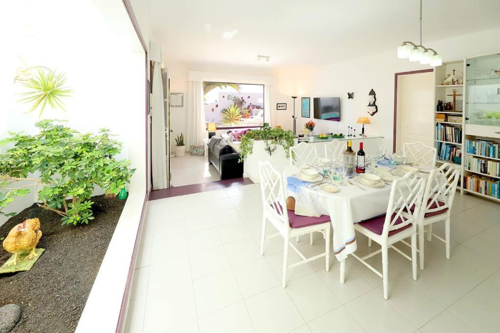 Televízia a/alebo spoločenská miestnosť v ubytovaní Jazmin, 3 bed in Los Mojones