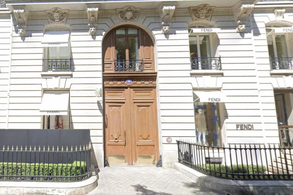 51 Avenue Montaigne 75008 Paris