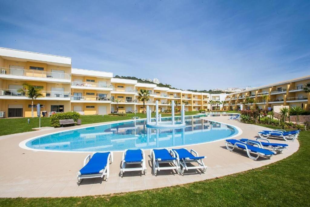 Bazén v ubytování Jardins da Marina Albufeira nebo v jeho okolí