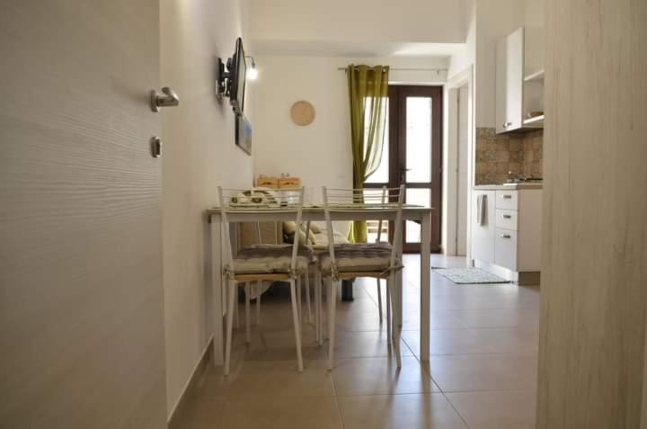 a kitchen with a glass table in a room at B&B la Quiete in Leverano