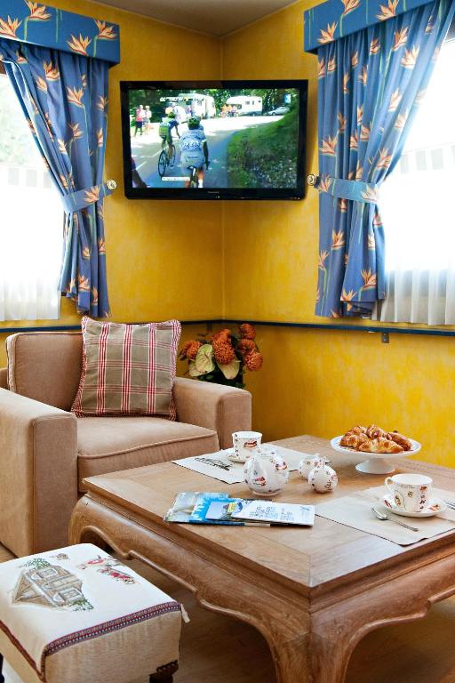 TV a/nebo společenská místnost v ubytování Apartaments Sant Bernat