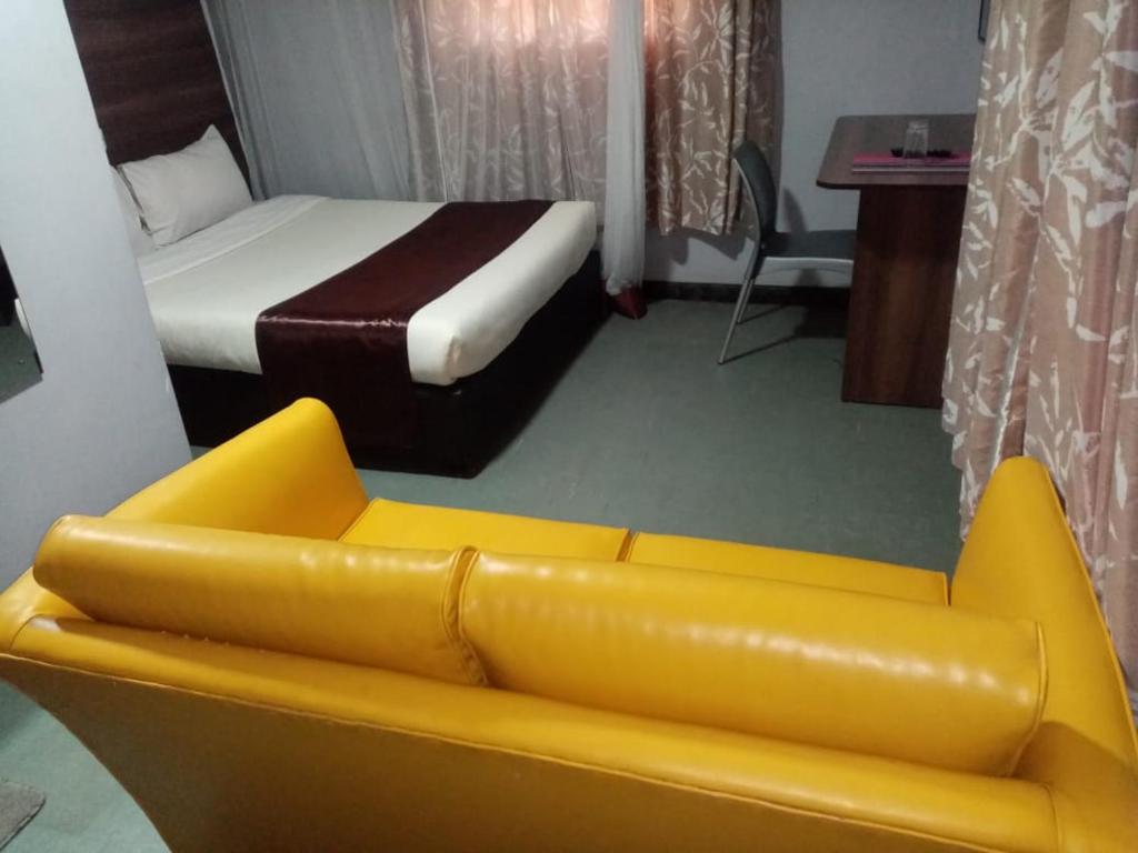 Postel nebo postele na pokoji v ubytování Kings Premier Inn