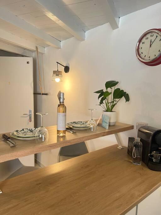 A kitchen or kitchenette at &quot;La maison Fabrin&quot; Studio N3 Arles centre
