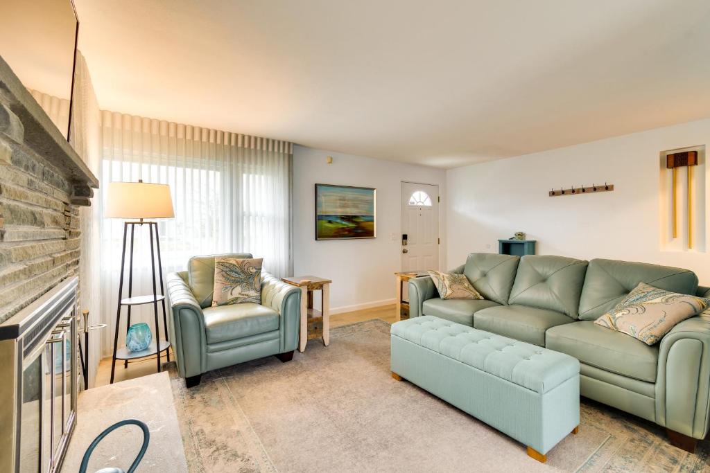 Rochester Family Home Walk to Lake Ontario!, Greece Updated 2024 Prices