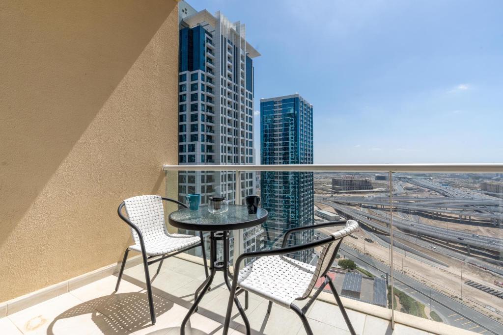 Ban công/sân hiên tại White Sage - Luxurious Studio in JLT With City Skyline View