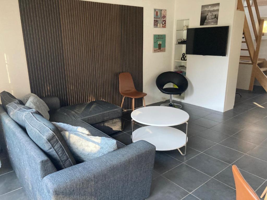 TV a/nebo společenská místnost v ubytování Hegedal Apartment