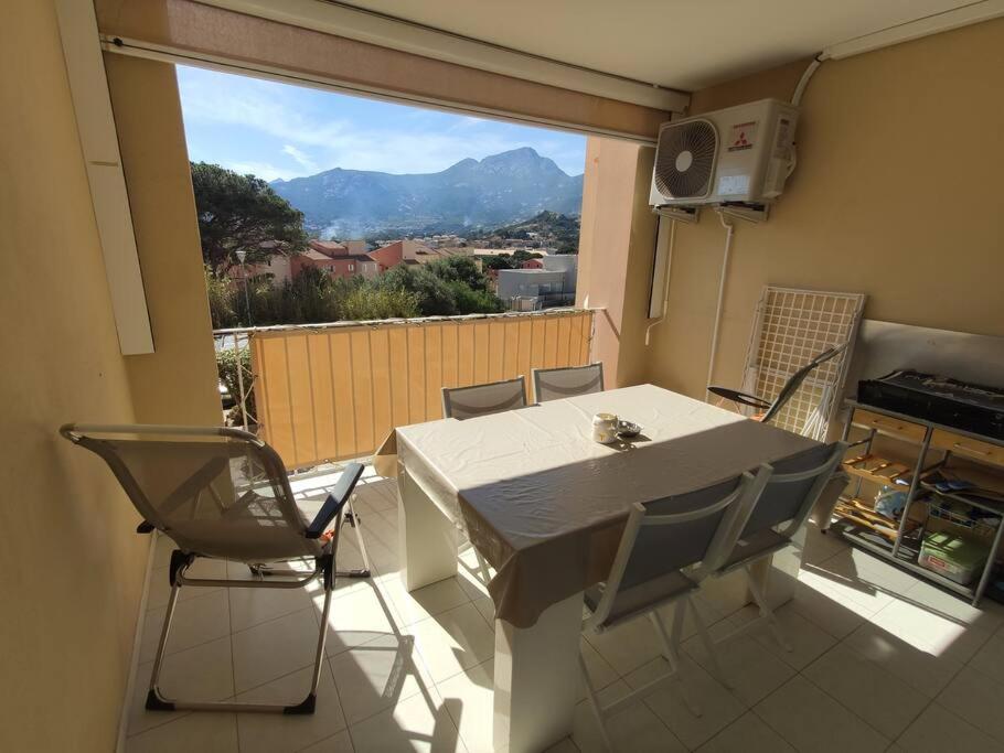 Nespecifikovaný výhled na hory nebo výhled na hory při pohledu z apartmánu