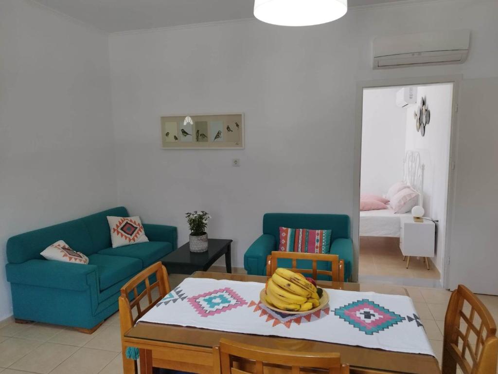 Część wypoczynkowa w obiekcie Emmanuela House with garden & sea view - Triopetra