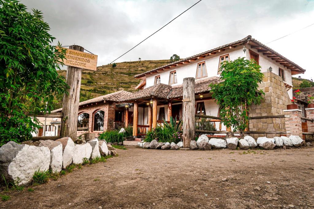 a house with a sign in front of it at Comunidad La Moya, Calpi in Riobamba