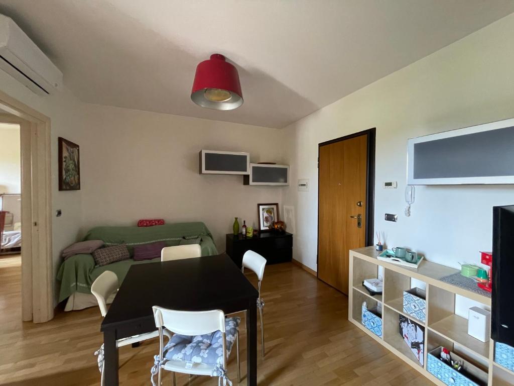 Televízia a/alebo spoločenská miestnosť v ubytovaní A Casa di Amici - intero appartamento - Free parking - wi-fi