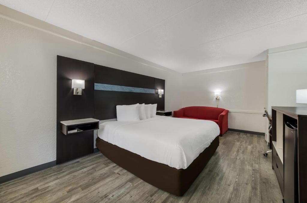 Quality Inn & Suites Airport photo