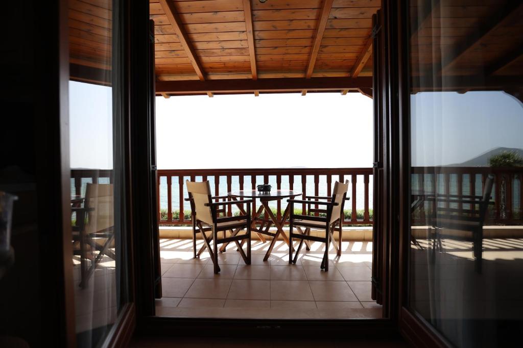 Balkón nebo terasa v ubytování Seaside Gialova