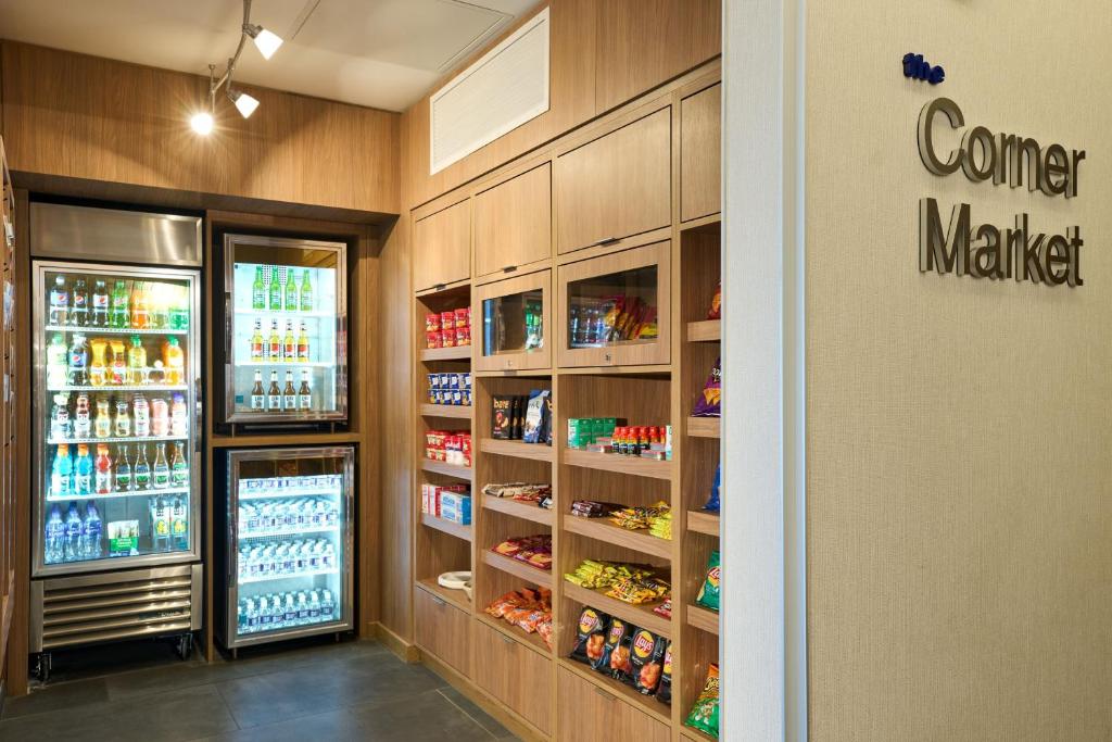 Supermarket nebo jiné obchody v  hotelu nebo okolí