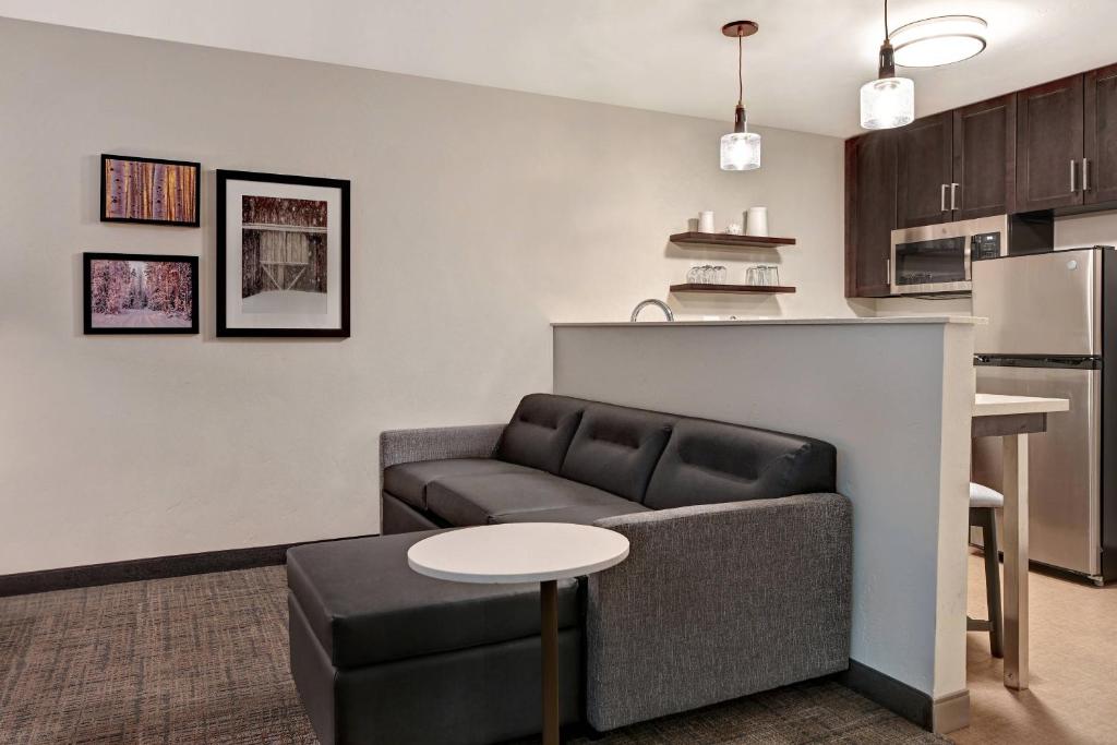 Residence Inn by Marriott Steamboat Springs - Studio King Room With Sofa Bed Mountain Creek View