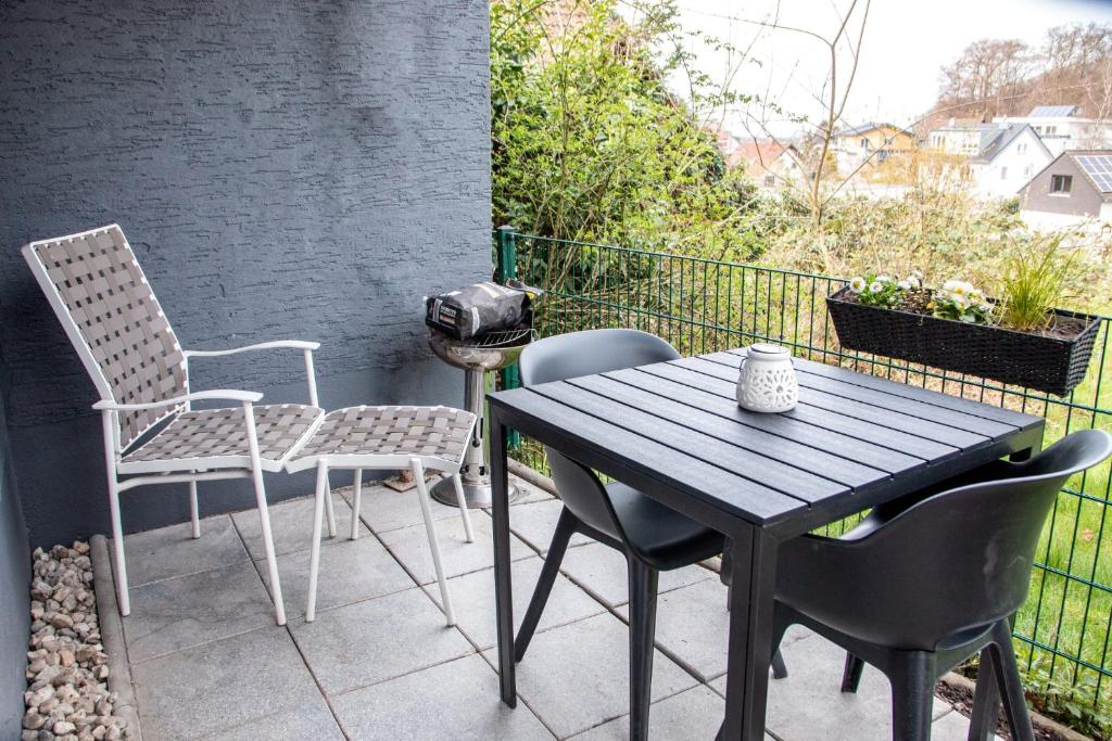 a patio with a table and chairs on a balcony at Studio 20for2 Nähe Köln in Bergisch Gladbach