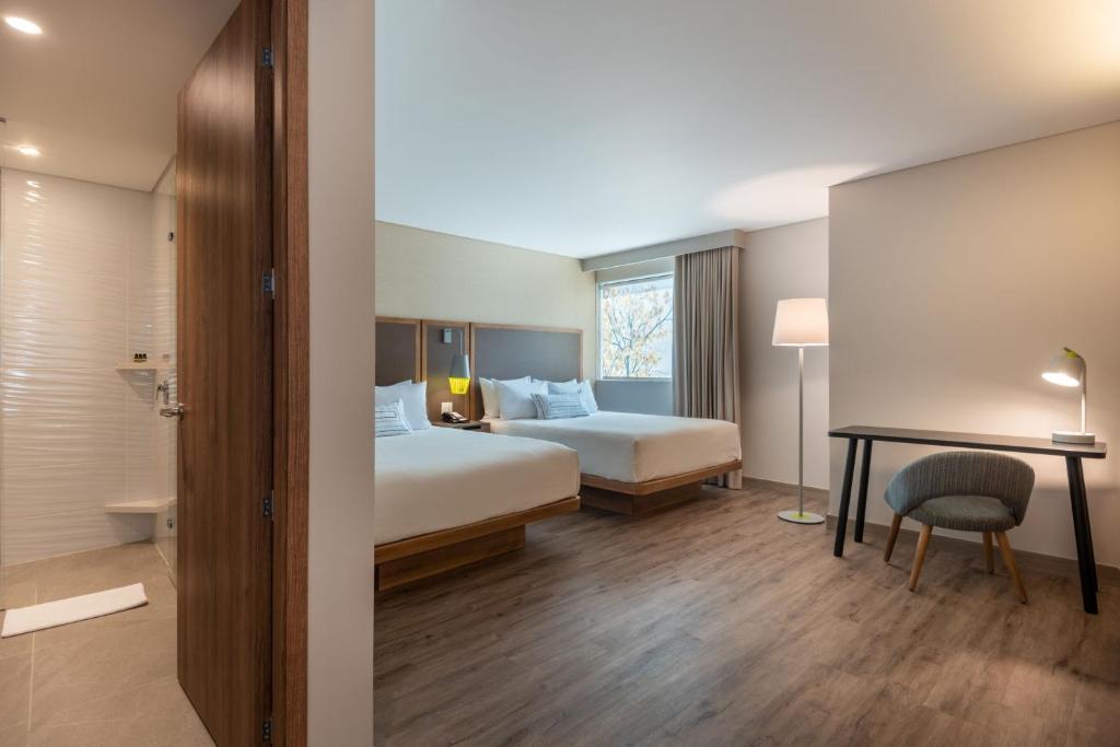 Postel nebo postele na pokoji v ubytování Fairfield by Marriott Medellin Sabaneta